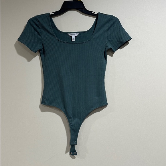 Nine West Deep Green Ribbed Crop Top - Picture 1 of 4